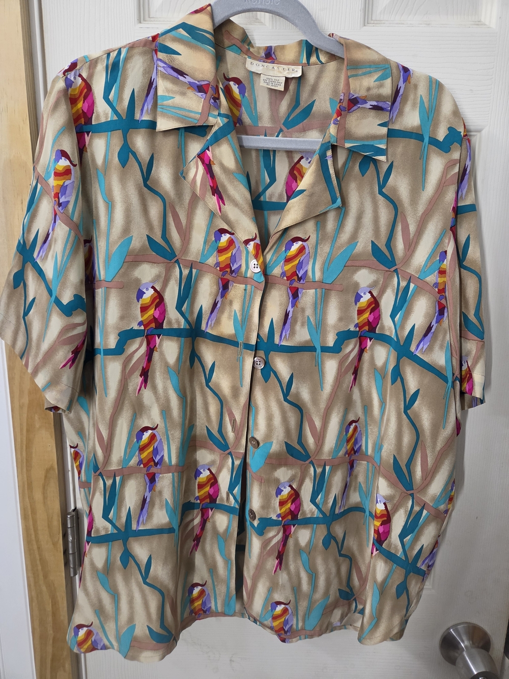 Vintage 100% silk button-down short-sleeve resort shirt tropical Parrot #0310